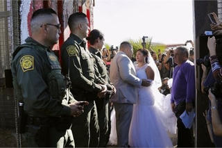 Đám cưới xuyên biên giới Mỹ - Mexico