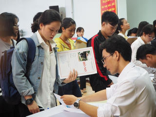 Điểm chuẩn đại học tăng mạnh hơn dự đoán