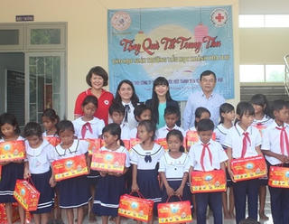 Yến sào Khánh Hòa tổ chức nhiều hoạt động mừng Trung thu thiết thực