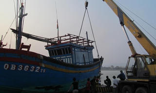 15 tàu cá của ngư dân Cảnh Dương bị chìm ở cửa Roòn