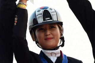 Hàn Quốc bắt giữ con gái bà Choi