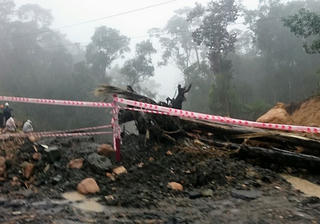 Đường Nha Trang đi Đà Lạt tê liệt vì sạt lở