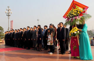 Hướng về Đất Mẹ