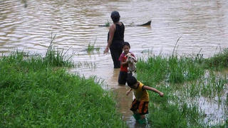 Philippines: Hàng nghìn người không thể về nhà do bão Kai-Tak