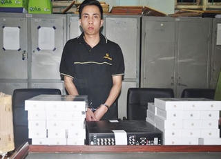 Nhân viên trộm 90 iPhone khai... cần tiền cưới vợ