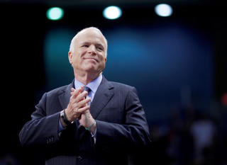 Thượng nghị sỹ Mỹ John McCain qua đời ở tuổi 81