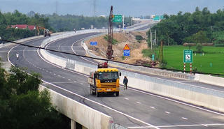 Dừng lưu thông xe trọng tải lớn ở cao tốc Đà Nẵng - Quảng Ngãi
