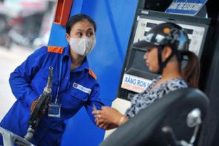 Dầu tăng giá, xăng ‘đứng im’