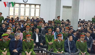 Xét xử sơ thẩm Hà Văn Thắm và đồng phạm: Bảo lãnh vay ngân hàng bằng... tay trắng
