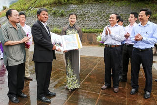 Gìn giữ mối quan hệ Việt - Lào như gìn giữ máu thịt