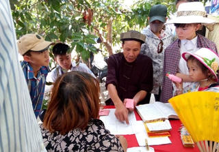 Bói toán lộng hành ở lễ hội