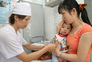 Bắt đầu tiêm chủng vaccine dịch vụ '5 trong 1' Pentaxim