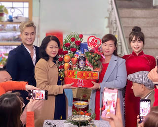 Anh Tuấn 'Phố trong làng' bất ngờ làm đám hỏi với bạn gái kém 11 tuổi