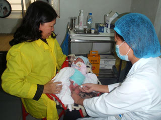 Thí điểm tiêm vaccine viêm gan B cho trẻ sơ sinh tại nhà