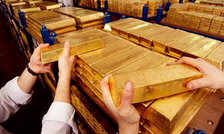 Giá vàng thế giới giảm xuống dưới mức 1.300 USD mỗi ounce