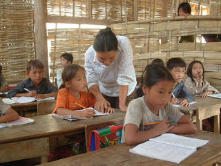 Vì những ngôi trường vùng khó