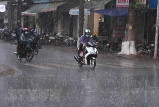 Ngày mai các tỉnh Bắc Bộ có mưa, mưa rào, trời lạnh