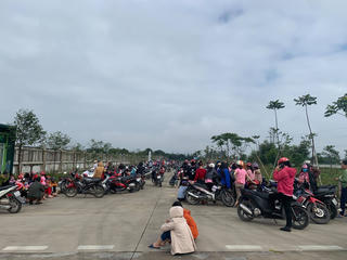 Hàng trăm công nhân đình công đòi quyền lợi