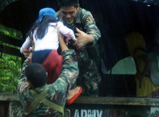 3 người Philippines thiệt mạng do bão Melor
