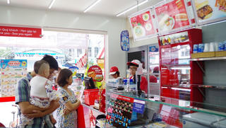 Bán lẻ ngoại chia nhau 'miếng bánh' thị phần