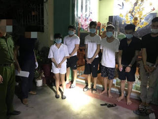 Nuôi đàn em, thủ 'hàng lạnh' tại nhà để buôn ma túy