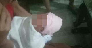 Nghi vấn bé gái 4 ngày tuổi bị bố 'ngáo đá' đem bỏ trước cửa nhà người khác