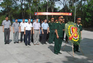 Quảng Bình: Dâng hương Nghĩa trang Liệt sĩ Quốc gia Trường Sơn và  Nghĩa trang Liệt sĩ Quốc gia Đường 9