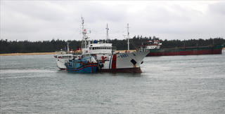 Tàu CSB 2 lai dắt thành công tàu cá gặp nạn trên biển