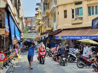 Hà Nội: Chợ dân sinh sôi động trở lại sau khi nới lỏng giãn cách