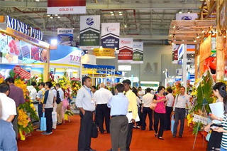 317 gian hàng của 16 quốc gia tham gia VIETFISH 2015
