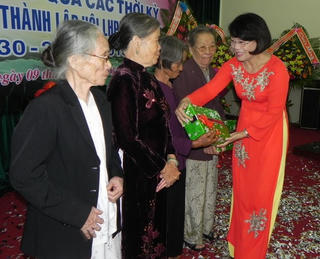 Bình Định: Gặp mặt nữ cán bộ  Mặt trận