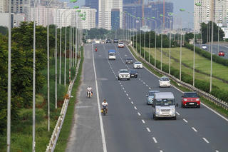 Hà Nội tước phù hiệu hàng trăm ôtô vi phạm quy định
