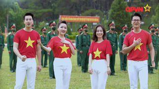 Xung phong mặc ‘áo giáp’ biểu diễn trong vùng dịch