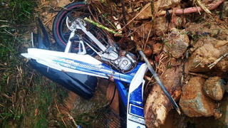 Gỡ rào chắn đi vào vùng nguy hiểm, 2 thanh niên bị vùi suýt chết