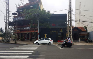 Dùng súng tự chế và dao để giải quyết mâu thuẫn tại quán bar