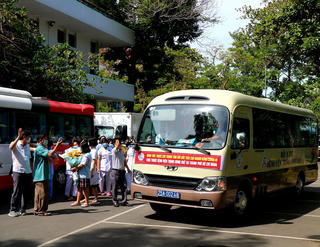 Đoàn thầy thuốc Bệnh viện Trung ương Huế vào TP HCM chống dịch