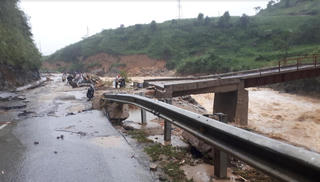 Cứu trợ khẩn cấp người dân các tỉnh bị ảnh hưởng mưa lũ miền núi phía bắc