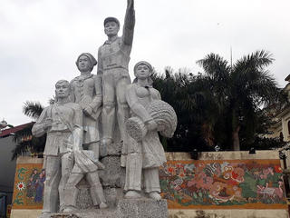 Tượng đài mà biết nói năng…