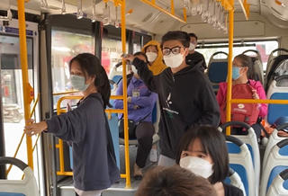 Nạn quấy rối trên xe buýt: Chỉ cần lên tiếng sẽ an toàn