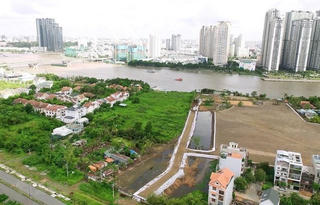 Cùng lúc chống Covid và chống tham nhũng