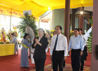 Phó Chủ tịch Trương Thị Ngọc Ánh viếng Trưởng lão Hòa thượng Thích Thiện Duyên