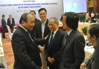 Bàn tròn Thủ tướng với Mạng lưới Chuyên gia toàn cầu về Phát triển Việt Nam