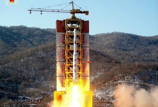 Ông Kim Jong-un kêu gọi phóng thêm vệ tinh lên quỹ đạo