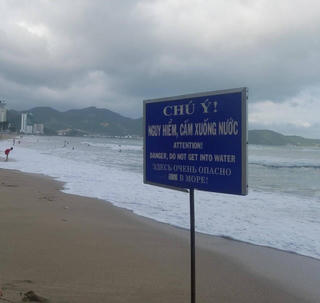 Tắm biển Nha Trang, một du khách người Nga tử vong