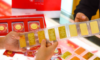 Giá vàng 18/2: Thế giới tiếp tục ‘lao dốc’, trong nước giảm nhẹ ‘chờ’ ngày vía Thần tài