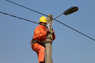 PC Bắc Giang: Đầu tư 120 triệu đồng cho các công trình 'Thắp sáng đường quê'