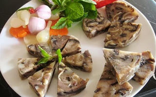 Cách làm giò thủ bằng chai nhựa cực đơn giản đón Tết Nguyên đán