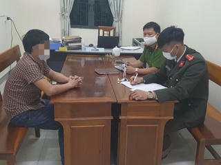 Triệu tập đối tượng tung tin sai sự thật dịch Covid-19 trên Facebook