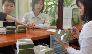 Tăng lãi suất, kích tín dụng cuối năm