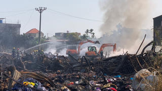 Hải Dương: Lửa vẫn âm ỉ tại hiện trường vụ cháy ở Công ty Hồng Ngọc